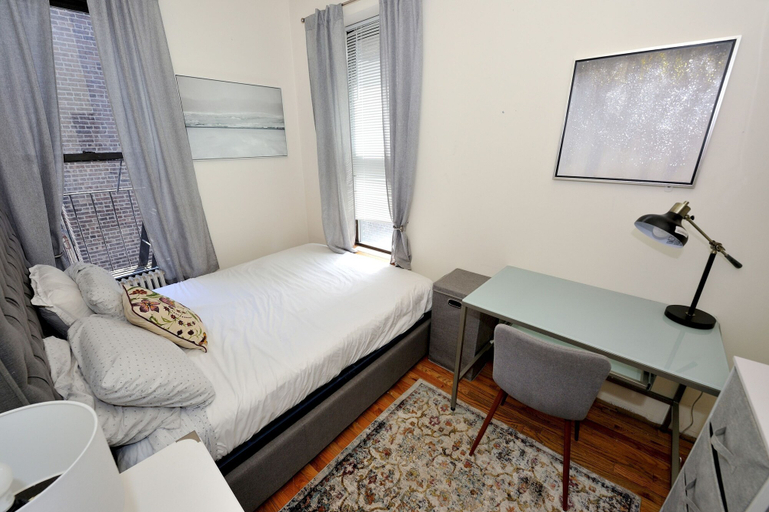 Room 2, 3BR Apartment in Big Apple, New York