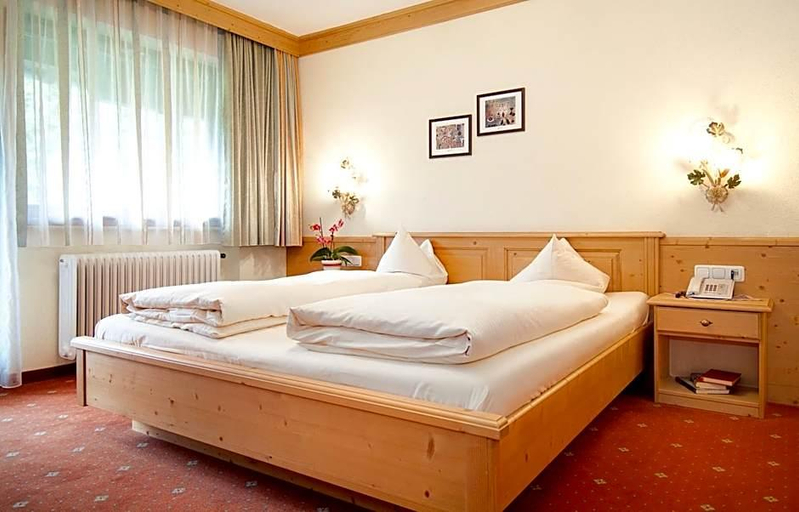 Bedroom 2, Hotel Klockerhof, Reutte