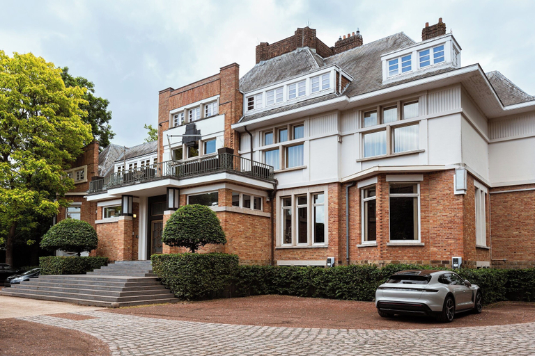 Exterior & Views