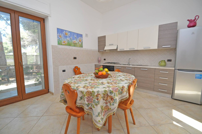 Room 3, Villa Marechiaro 50 m From the sea 3 Bedrooms 2 Bathrooms, Lecce