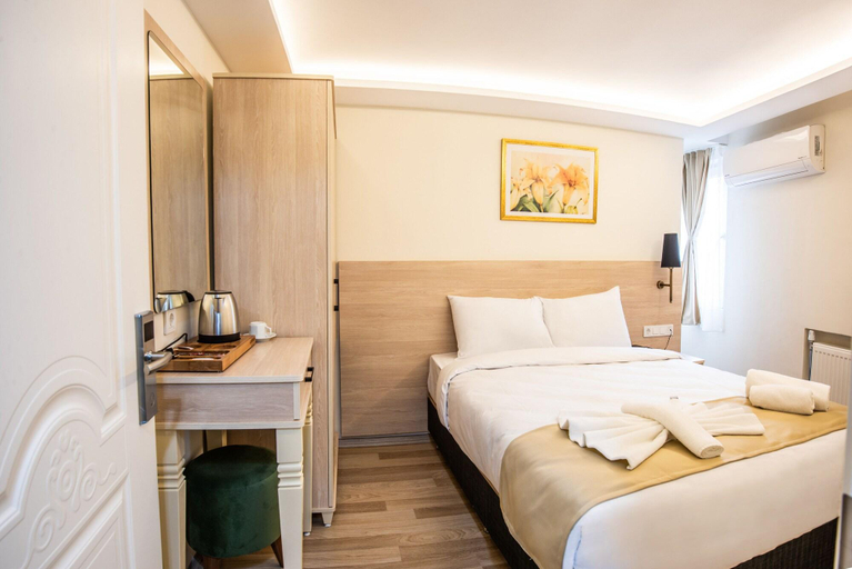 Bedroom 4, Royal Bosphorus Hotel, Fatih