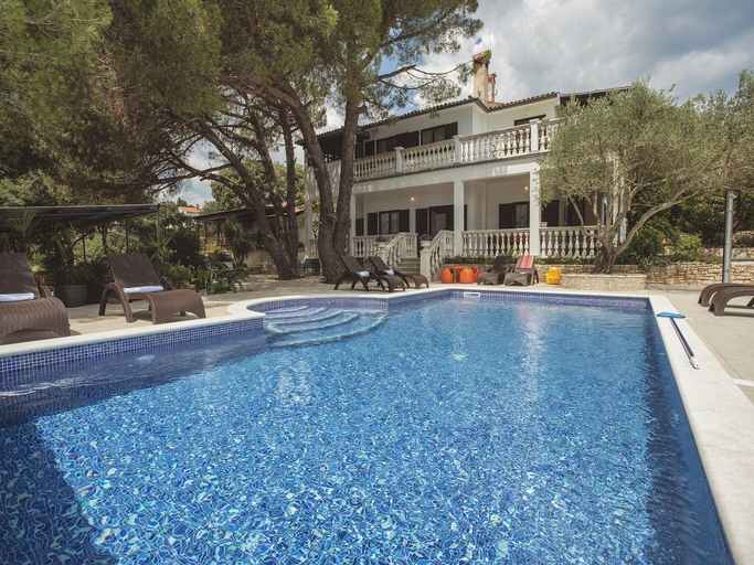 Sport & Beauty 2, Holiday Home in Banjole near Sea Beach, Medulin