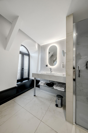 Bathroom 3, Hôtel Le Regina, Haute-Loire