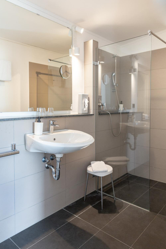 Bathroom 4, Hotel Lüneburg Süd, Lüneburg