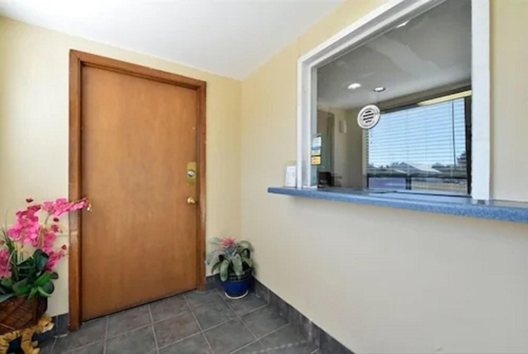 Public Area 3, LaPlace Motel, Saint John the Baptist