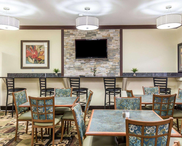 Food & Drinks 5, Quality Inn At Collins Road - Cedar Rapids, Linn