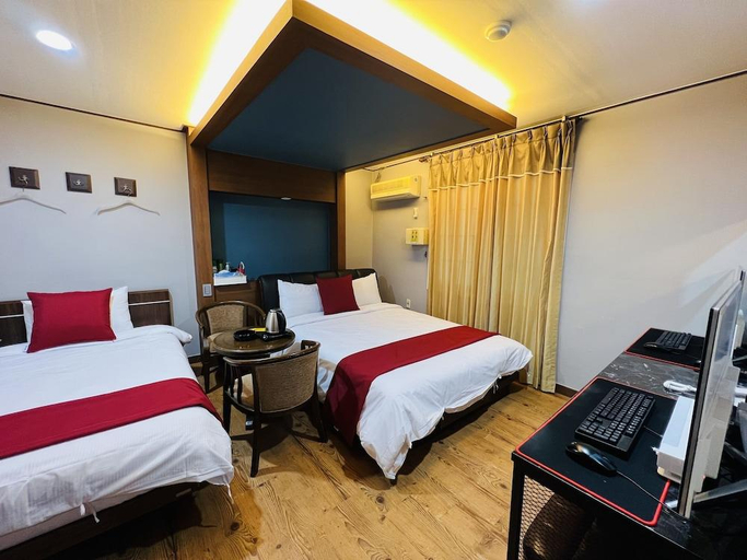 Bedroom 2, Jeju Sweet Hotel, Jeju