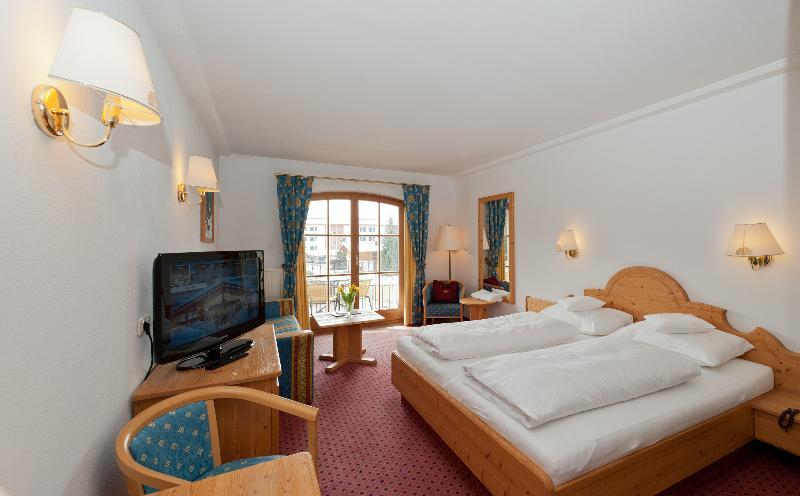 Bedroom 3, Hotel & Spa Sonne 4 Sterne Superior, Kitzbühel