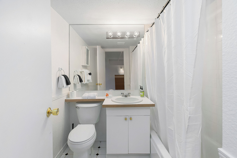 Bathroom, Starlit Cozy Studio with Roof Decks, Seattle