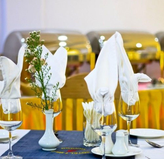 Food & Drinks, Hotel 7 Mile, Yangon