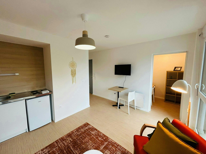 Room 3, We Live In R - Suite 204, Marne