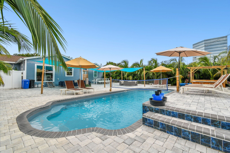 Sport & Beauty 1, The Tampa Oasis, Hillsborough
