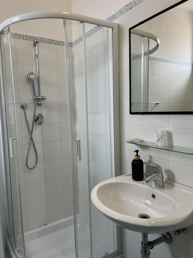 Bathroom 3, Hotel Roma, Rimini