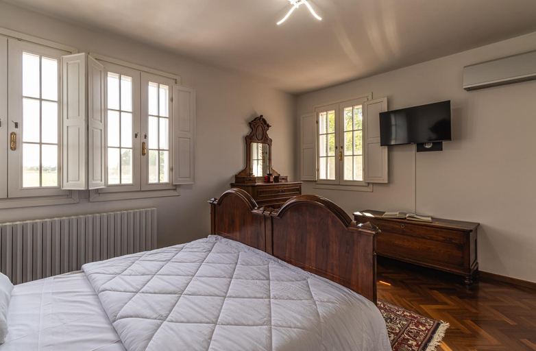 Bedroom 3, Villa Petrone - Luxury Home tra Bologna e Modena - Wi-Fi, Biliardo, Jacuzzi privata, Modena