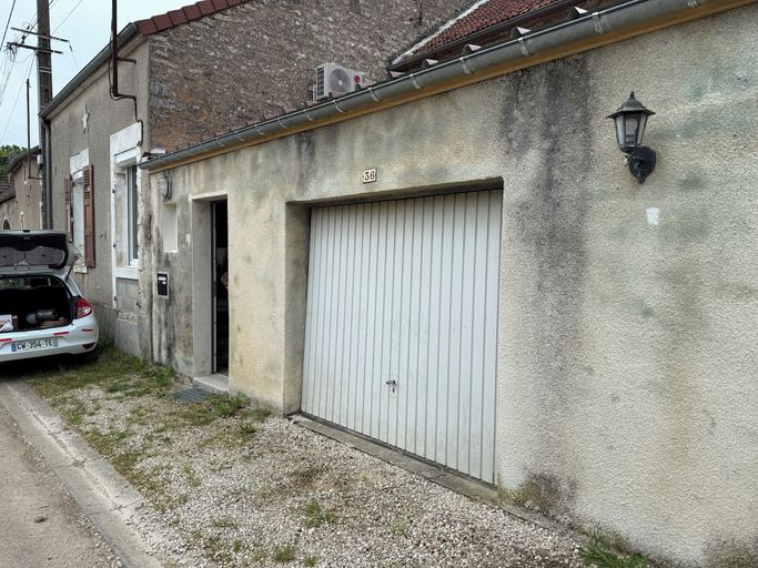 Exterior & Views 2, Les Temps Perdus, Yonne