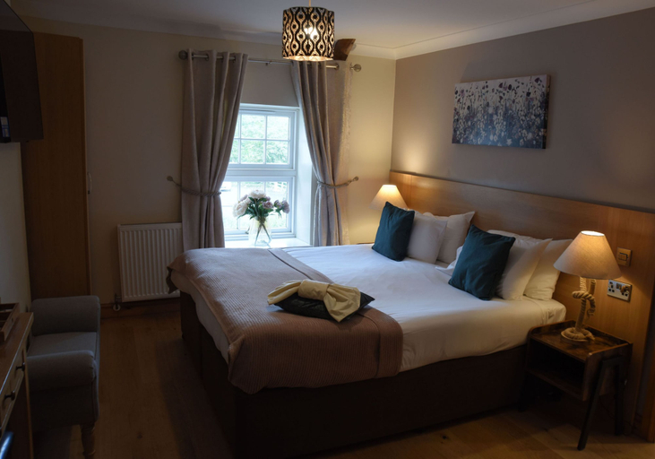 Bedroom 2, Crossways Inn, Somerset