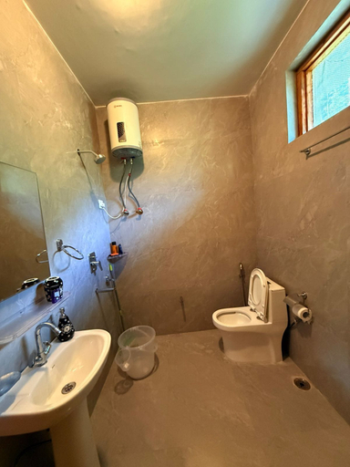 Bathroom, Noni’s Dream Villa, Kullu