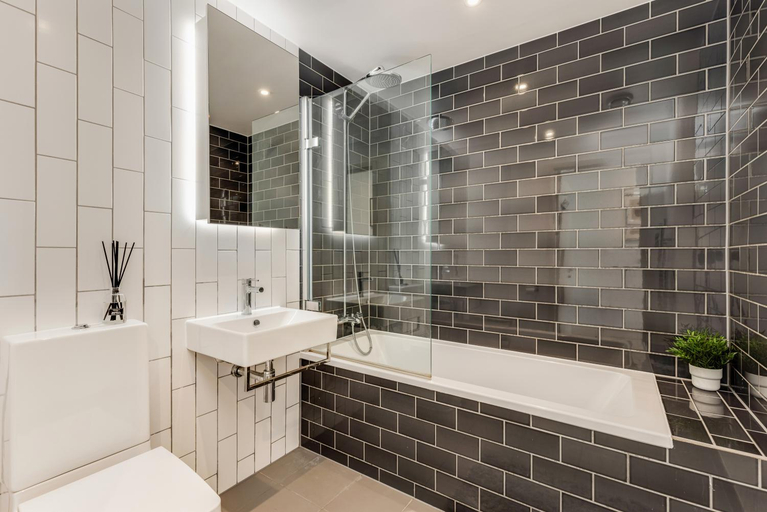 Others 5, Khayat Homes - The Riverre - Luxury 2 Bed Apt, London