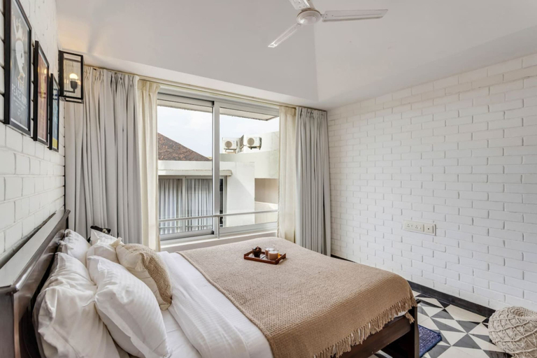 Room 2, Modern 2bhk w Rooftop Pool 10 Mins Drive to Beach, North Goa
