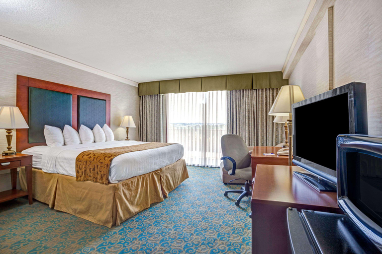 Bedroom 3, Baymont Inn & Suites Bremerton WA, Kitsap