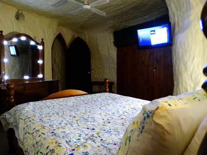 Bedroom, Di's Dugouts, Coober Pedy