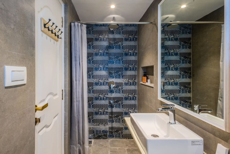 Bathroom 4, Casa Shikha 5bhk With Pool Steps From Thalassa, North Goa