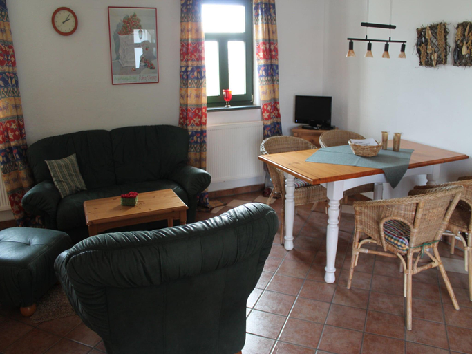 Others 4, Wohnung in Dargun mit Pool und Streichelzoo, Mecklenburgische Seenplatte