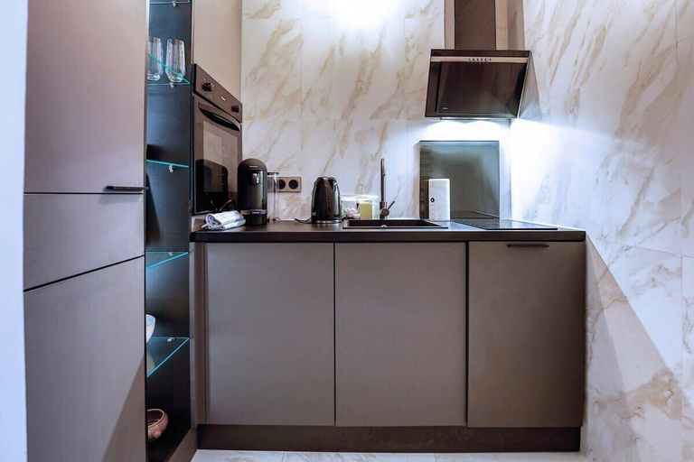 Room 2, Petit Violette I Amazing 1 Bed Apt in Paris, Paris