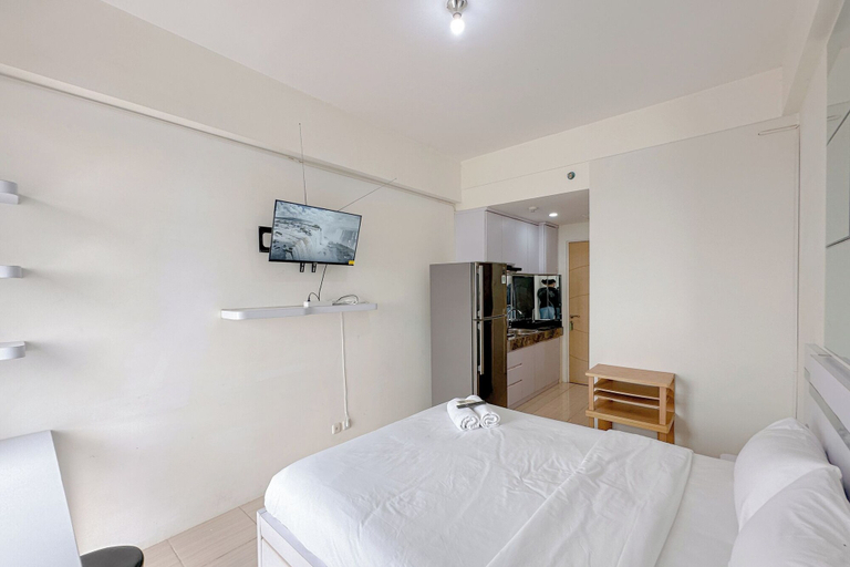 Bedroom 2, Comfortable Stay and Good Place Studio at Bale Hinggil Apartment, Surabaya