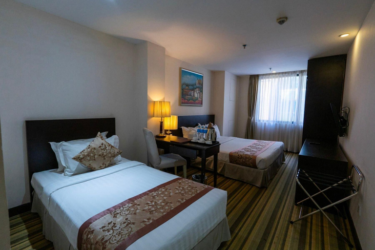 Bedroom 3, Esperado Lake View Hotel, Yangon