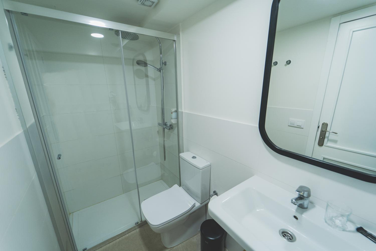 Bathroom 3, Los Olivos Beach Resort, Santa Cruz de Tenerife