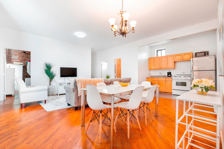 Room 4, Prime Location Upper Manhattan Furnished Apartment, New York
