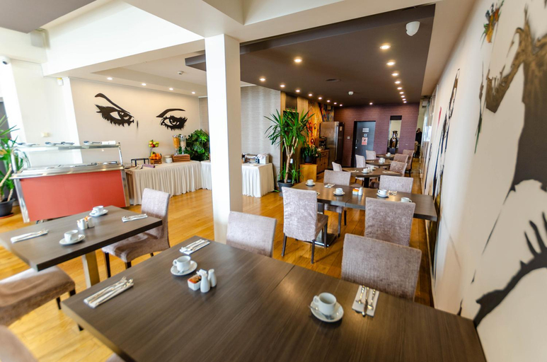 Food & Drinks 5, Opul Boutique at Admiral House, Douglas