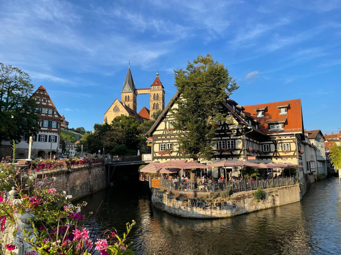 Food & Drinks, SecondHome Stuttgart - sehr schone und moderne Apartments nahe dem historischen Stadtkern von Esslin, Esslingen