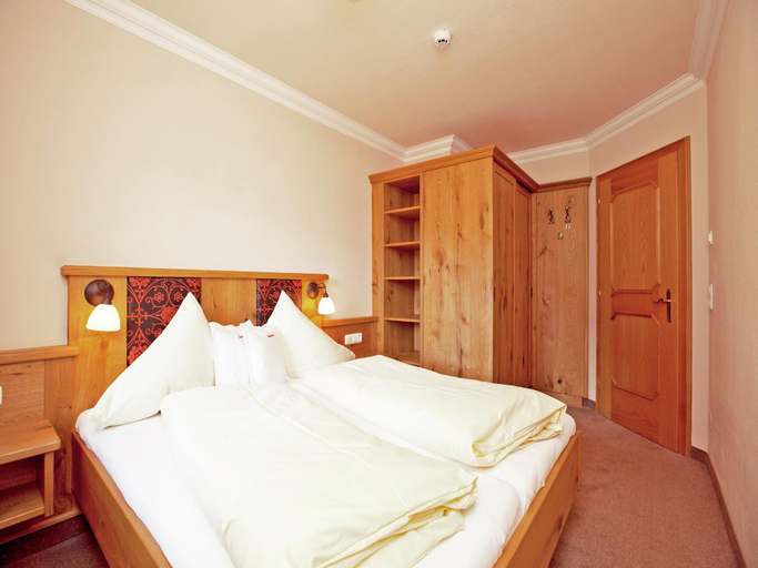 Bedroom 2, Apartment in Kleinarl near Ski Slopes, Sankt Johann im Pongau