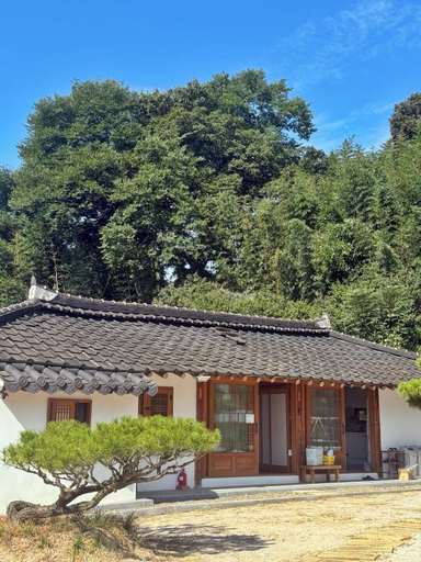 Exterior & Views 2, Jukrokjungsa hanokstay, Gurye
