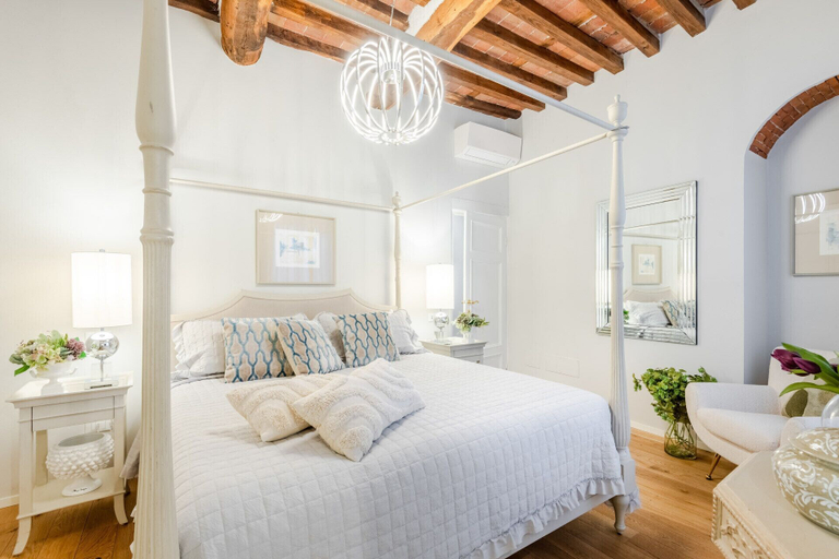 Room 4, Casa Meg in Lucca With 3 Bedrooms and 2 Bathrooms, Lucca