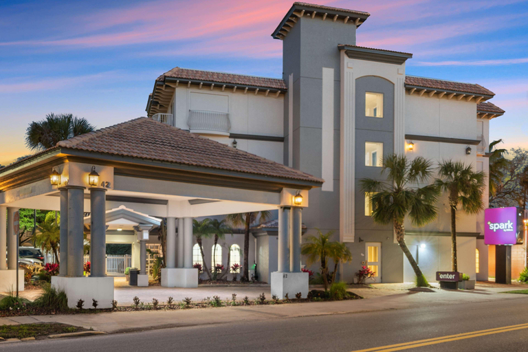 Exterior & Views