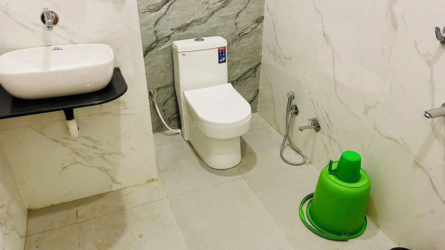 Bathroom 4, Hotel Shree Rameshwaram, East Nimar