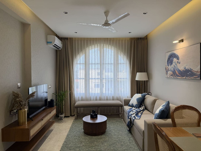 Room 5, Stylish 1BR With Pool 5 Mins to Candolim Beach, North Goa