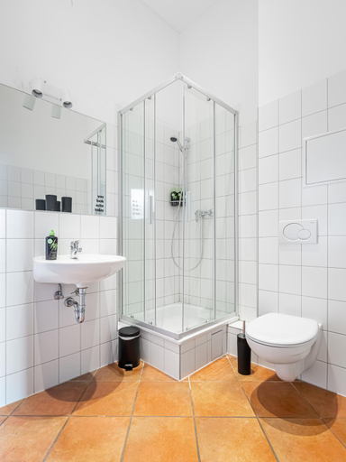 Bathroom 2, Limehome Berlin Malmoer Straße, Berlin