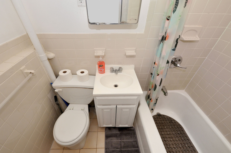Room 4, Spacious Upper East Side Studio, New York