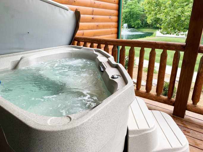 Sport & Beauty 2, Waterview Lodge by Amish Country Lodging, Holmes