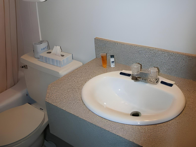Bathroom 3, Frantz Inn, Division No. 2