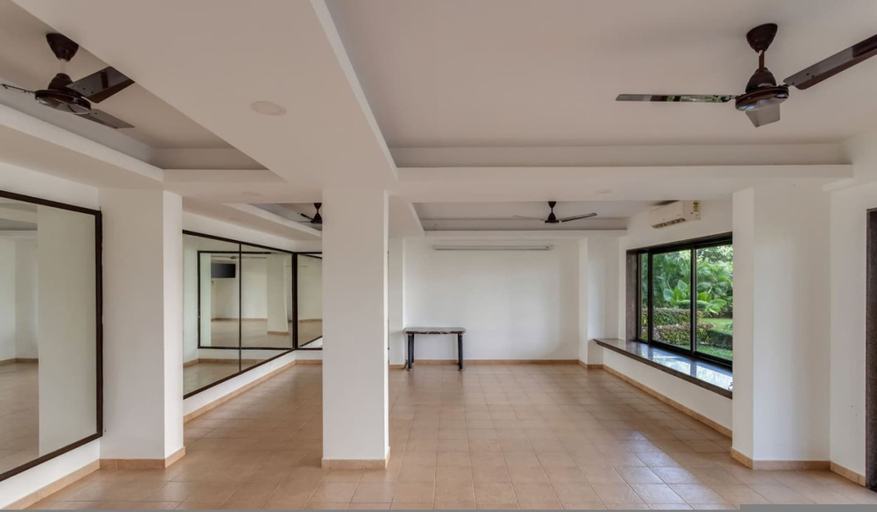 Room 2, Luxe 1bhk w Pool Sauna 1km to the Beach, North Goa