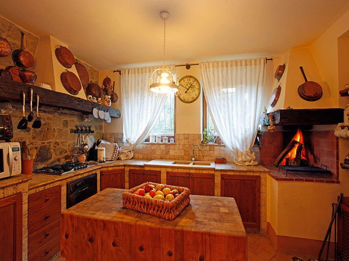 Food & Drinks 5, Stylish Cetona Apartment with Pool, Siena