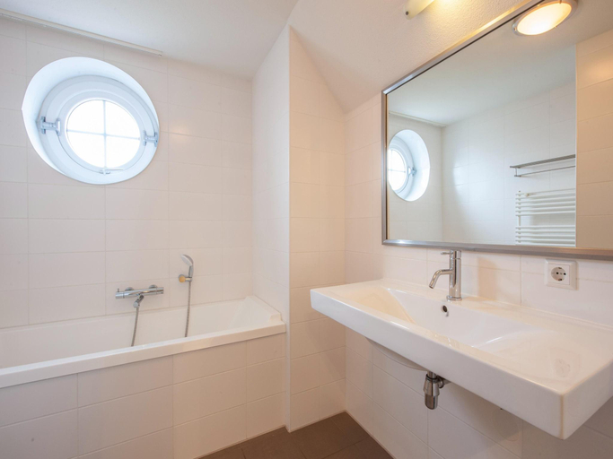 Others 5, Villa near North Sea Beach with Sauna, Sluis