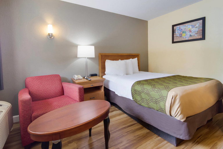 Bedroom 4, Econo Lodge Battleboro - Rocky Mount I-95, Nash