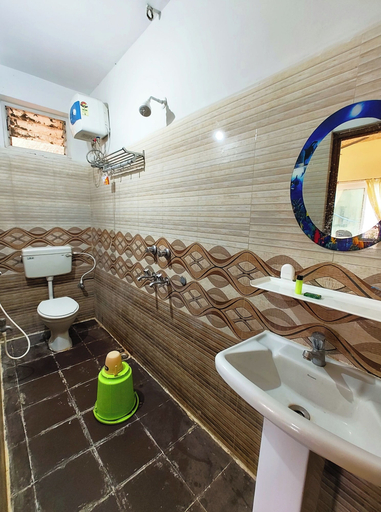 Bathroom 3, Hotel Aradhya Puri, Puri