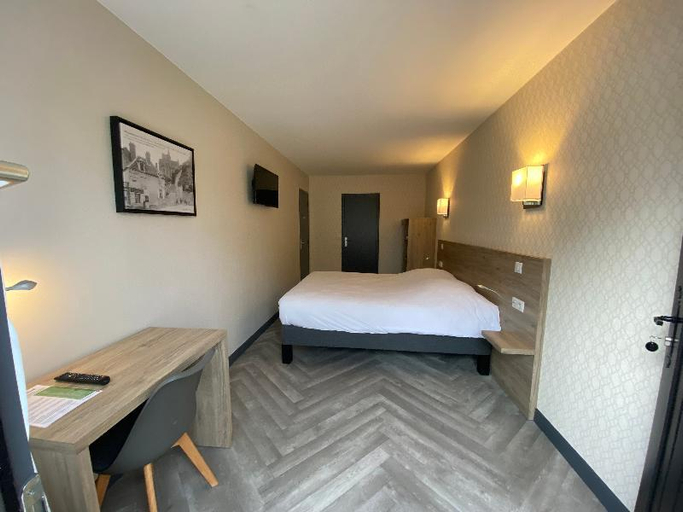 Bedroom 2, Logis Hôtel Saint Nicolas, Oise